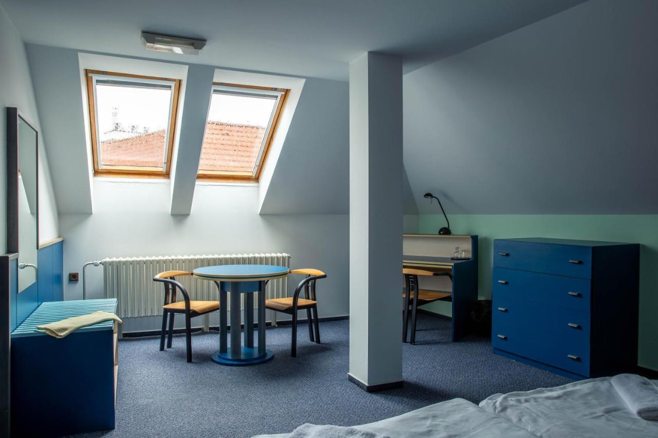 Penzion Amatka Hradec Králové Exteriör bild